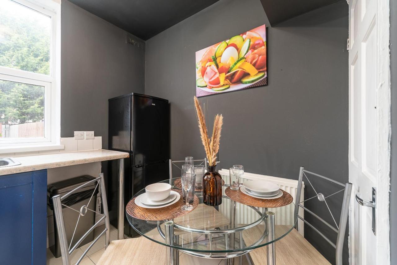 J'S Home Away From Home Fresh 2 Bedroom Garden Parking Кингстон-апон-Халл Экстерьер фото